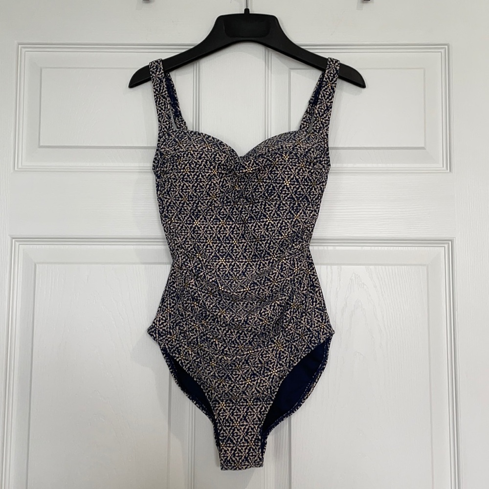 One piece women’s bathing suit, size 4